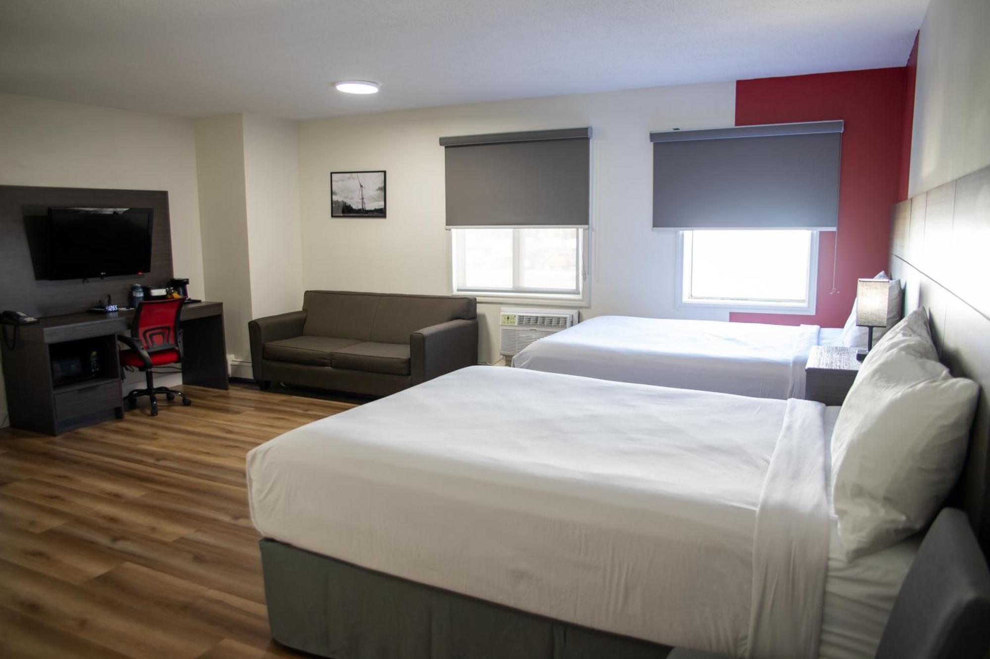 Ramada By Wyndham Dawson Creek Hotel Exterior photo